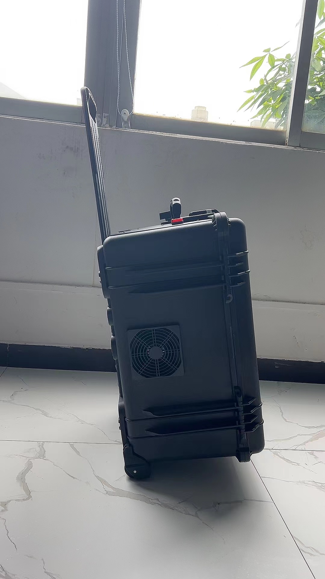 宣威手拉箱型移动通信干扰器